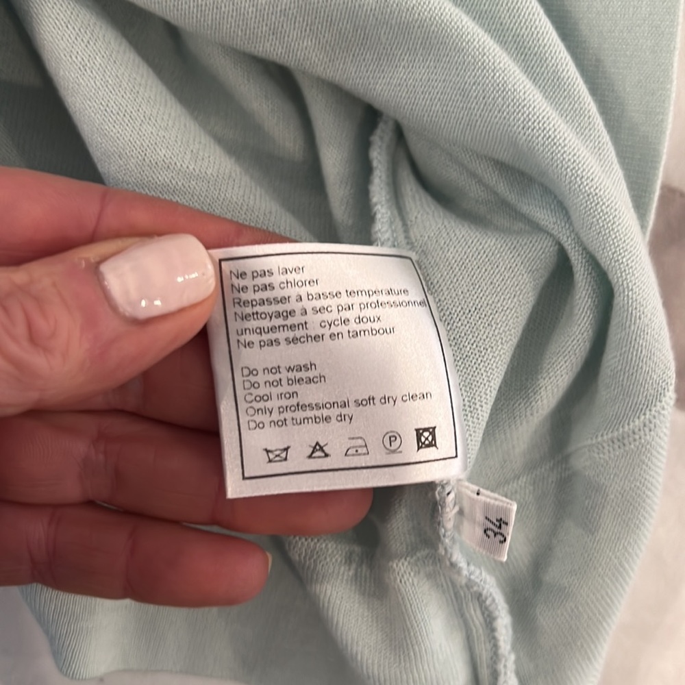 Authentic Chanel sweater - Picture 7 of 7
